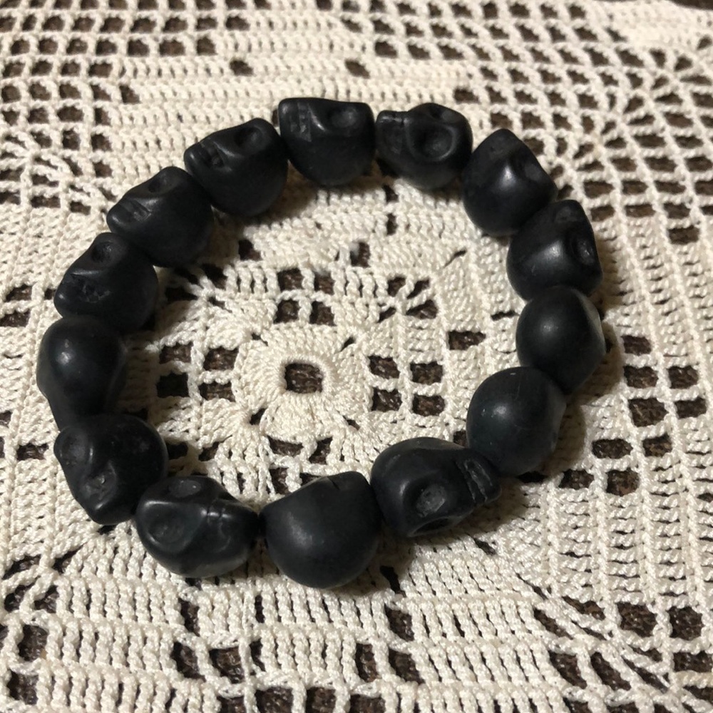 Black Skull Bead 💀 Stretch Bracelet